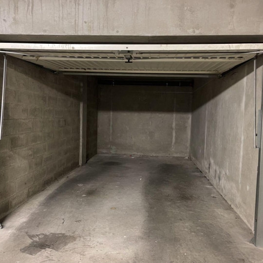  Annonces GENAS : Garage / Parking | LYON (69008) | 16 m2 | 18 000 € 